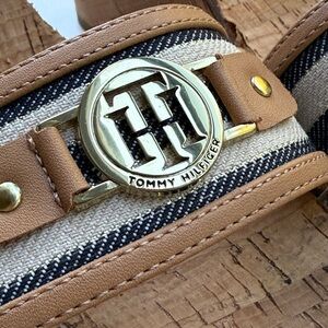 Tommy Hilfiger Women’s Hottie Cork Logo Gold Hardware Open Toe Wedges Size 8M